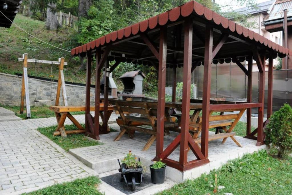 Vila Bradet Buşteni Εξωτερικό φωτογραφία